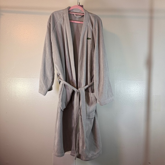 Lacoste Home Piqué Cotton Terry Bathrobe - Meteorite Grey Unisex - Picture 4 of 7